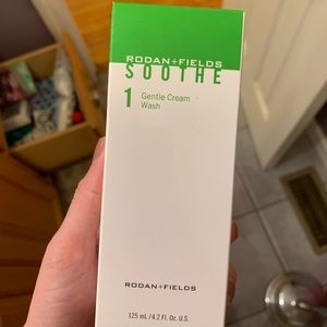 Rodan and Fields soothe face wash